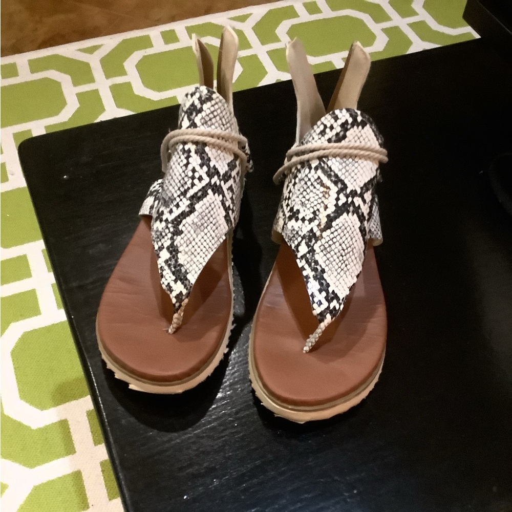 Stylish Snake Print Sandals